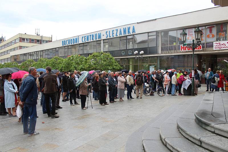 Demonstrace za nezávislou justici a proti vládě v Opavě, 28. května 2019.