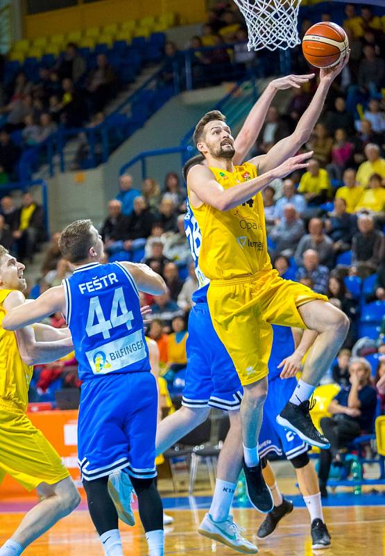 BK Opava – USK Praha 72:57 (24:11, 42:26, 59:44)