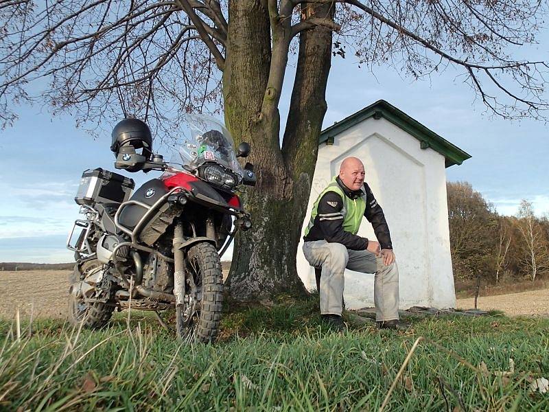 Helmut Šafarčík se svým strojem BMW 1200 GS Adventure při své cestě na Bajkal a zpátky bude muset vstřebat porci 20 000 kilometrů.