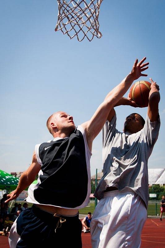 Sportovně-hudební festival STREET GAME FESTIVAL OPAVA trhal v sobotu v Kylešovicích ve všech směrech rekordy. Luxusní divácká návštěva se měla na co dívat.