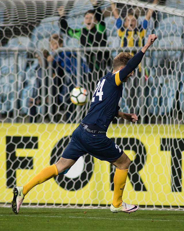 Opava - Zápas 11. kola Fortuna národní ligy (FNL) 2017/2018 mezi SFC Opava a FK Varnsdorf 14. října v Opavě. David Puškáč - o, gól