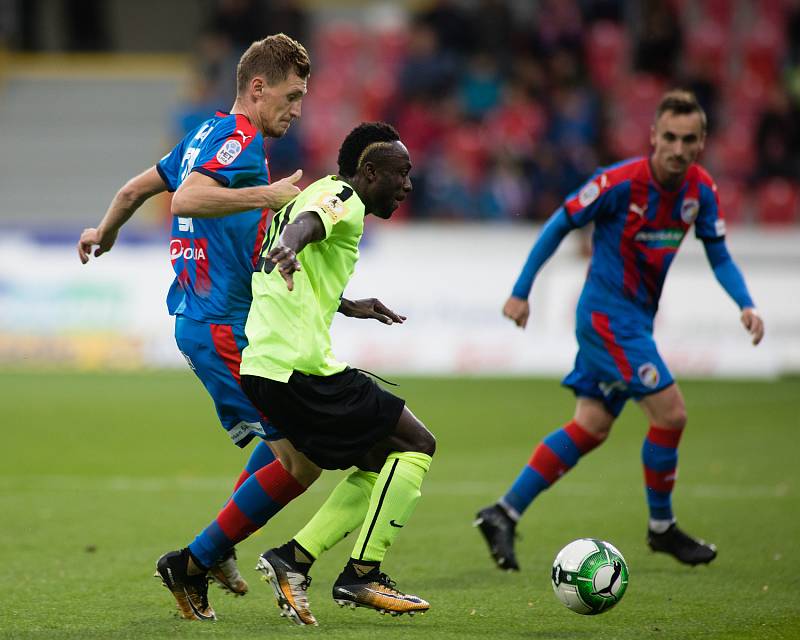 Plzeň - Zápas třetího kola MOL Cupu mezi Viktoria Plzeň a SFC Opava 5. října 2017. Josel Ngandu Kayamba - o