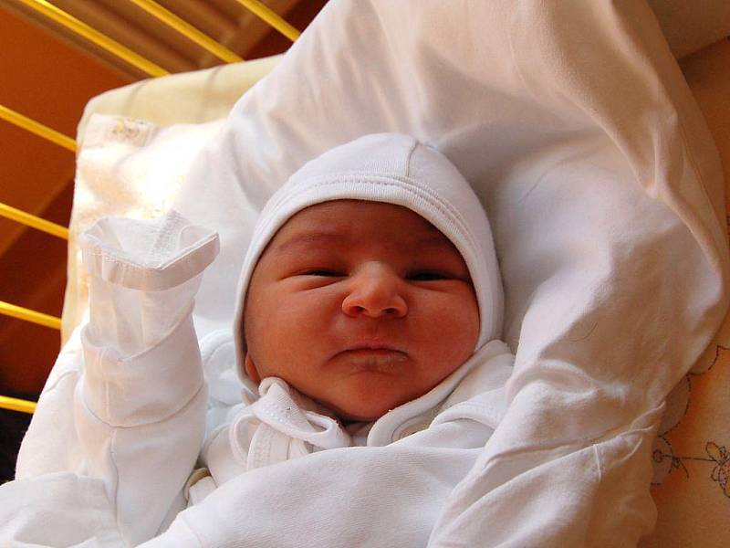René Kaleja se narodil 23. února, vážil 3,20 kg a měřil 48 cm. „Je to naše první miminko. Přejeme mu, aby měl hodně bab,“ vzkazuje maminka Gabriela Kalejová a tatínek Ivan Bilý z Opavy.