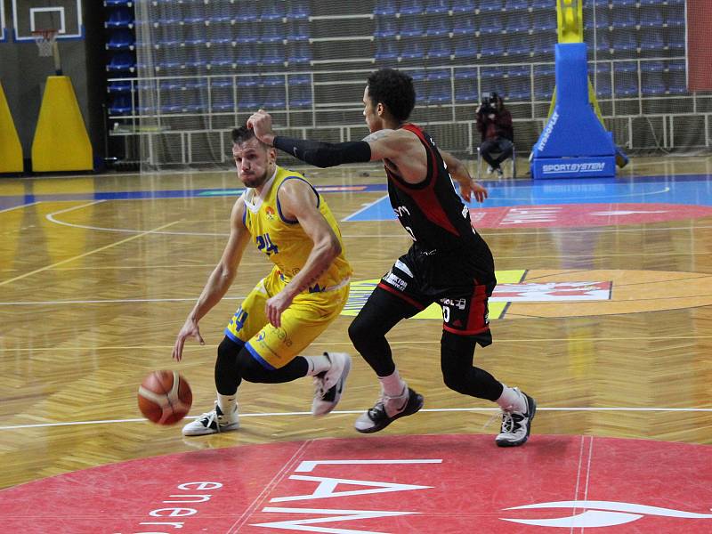 BK Opava – Svitavy 85:79 (18:16, 49:36, 64:59)