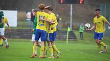 Fotbalisté Zlína B (žluté dresy) v posledním domácím zápase podzimní části třetí ligy podlehli Hlučínu 2:3.