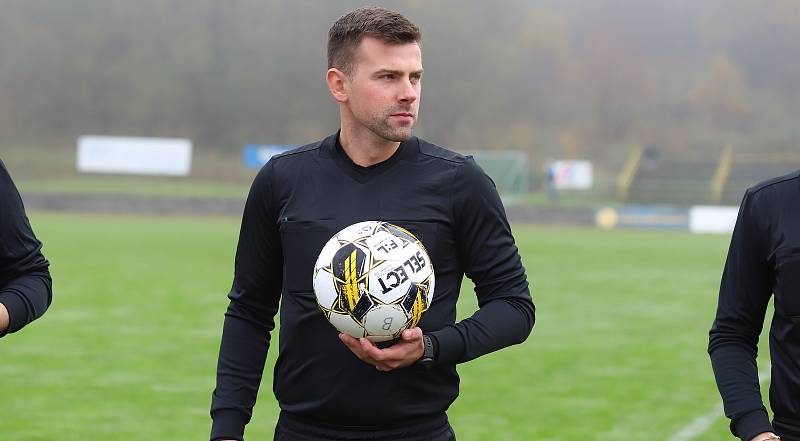 Fotbalisté Zlína B (žluté dresy) v posledním domácím zápase podzimní části třetí ligy podlehli Hlučínu 2:3.