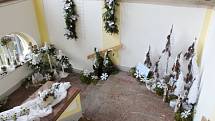 Desítky stánků a prodejců, ukázky lidových řemesel, betlémy nebo hudební vystoupení. To byly tradiční Vánoce na zámku.