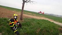 V pondělí 12. dubna odpoledne zasahovaly dvě jednotky hasičů z Hlučína (HZS MSK a SDH) u nehody tří vozidel v Kozmicích v okrese Opava.