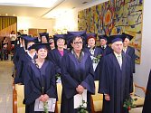 Úspěšní absolventi hlučínské Univerzity třetího věku.