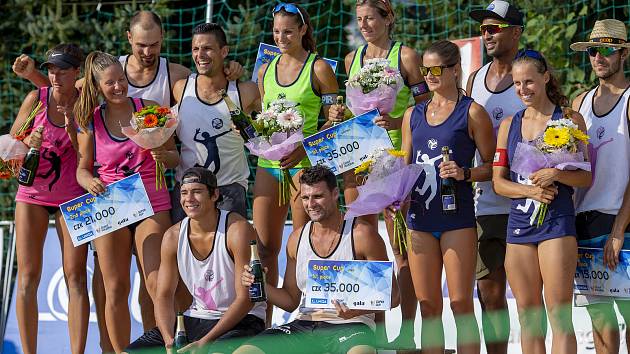 Beachvolejbalový Super cup na Kolofíkově nábřeží nabídl festival zápasů a velmi zajímavou podívanou. Pořadatelé z Happy sportu se opět vytáhli.