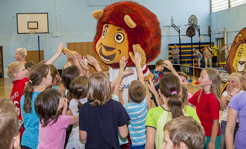 Velká basketbalová roadshow se konala v tělocvičně Základní školy Otické v Opavě. 