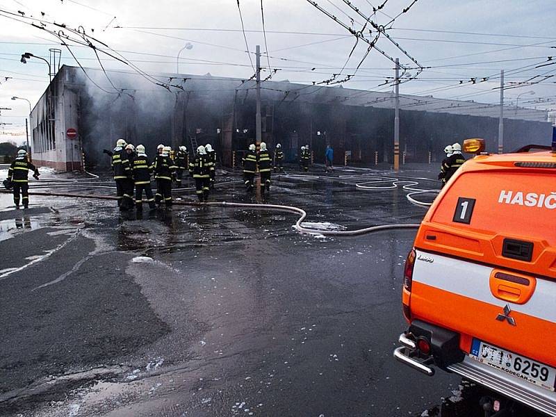 Požár v areálu Městského dopravního podniku v Opavě-Kylešovicích.