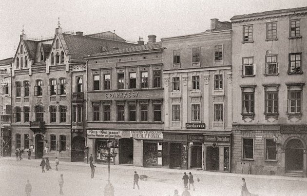 V minulosti na místě dnešní Slezanky stály měšťanské stavby anebo bývalá radnice.