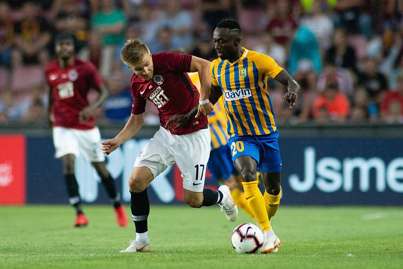 Zápas 1. kola FORTUNA:LIGY mezi AC Sparta Praha a SFC Opava 21. července 2018 v Generali areně v Praze. Martin Frýdek - acs, Joel Ngandu Kayamba - o.