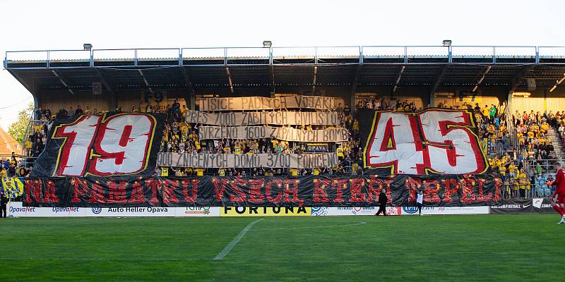 Zápas 26. kola Fortuna národní ligy SFC Opava - FK Dynamo České Budějovice 5. května 2018 v Opavě. Transparent, choreo, 2. světová válka