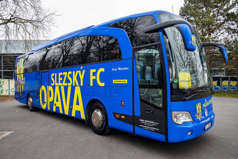 Slavnostní křest nového autobusu.