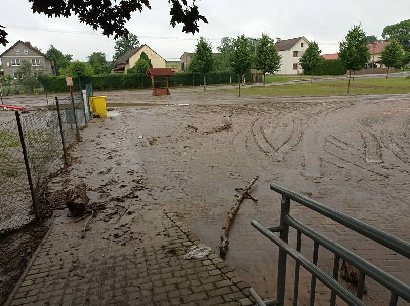 Následky bleskových povodní v Třebomi, 25. června 2021.