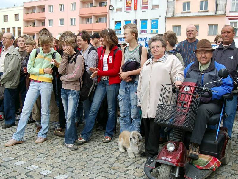 Slavnostní předání nového názvu útvaru proběhlo na Mírovém náměstí v Hlučíně.