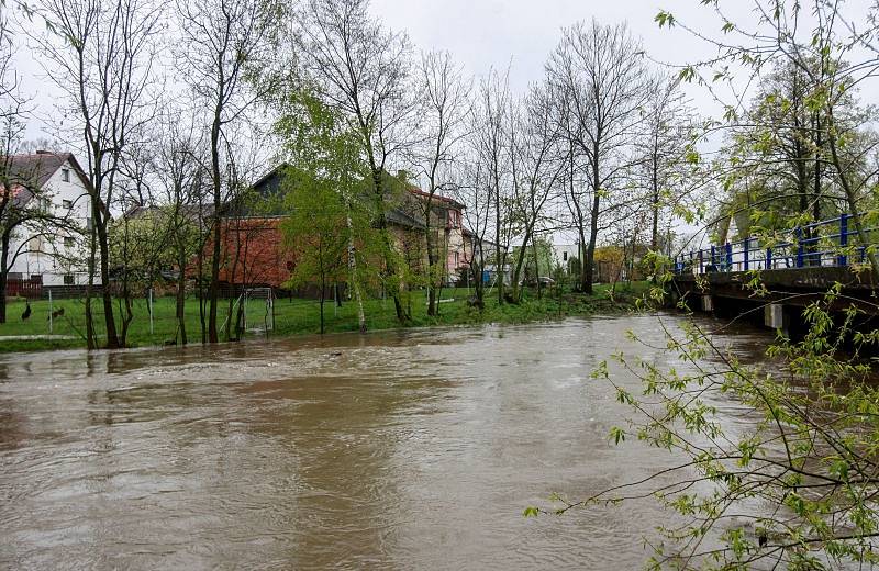 Stav na řece Opavě v Držkovicích, ve čtvrtek 27. dubna okolo dvanácté hodiny. (cca 250 cm)