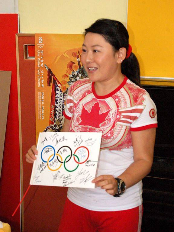 Mimořádně zajímavou návštěvu měla tento týden Základní škola Otická v Opavě. Ve spolupráci s Střediskem volného času Opava si sem popovídat se žáky na téma letních Olympijských her 2008 v Pekingu přijela Fang Fang Du přímo z Číny.