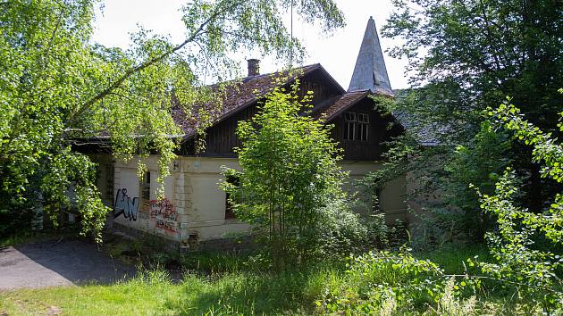 Jánské Koupele (německy Bad Johannisbrunn), dříve také Melčské lázně, jsou bývalé lázně ležící severozápadně od Vítkova v okrese Opava, v rozsáhlých lesích při řece Moravici. Celý areál byl roku 2005 zapsán do seznamu kulturních památek České republiky. 