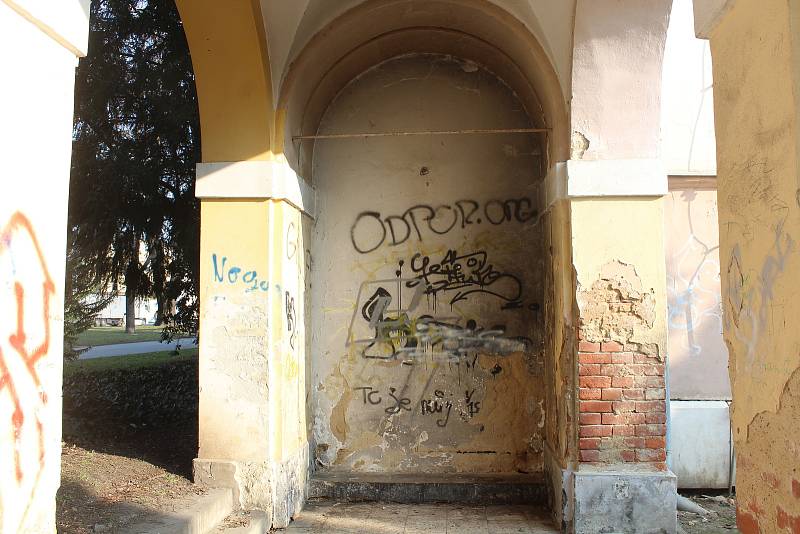 Arkády ve Dvořákových sadech v Opavě.