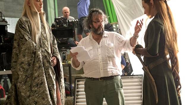 Režisér Peter Jackson na filmovém placu během natáčení Hobita.