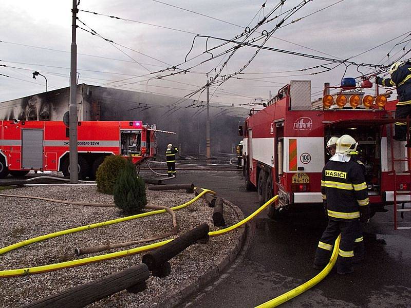 Požár v areálu Městského dopravního podniku v Opavě-Kylešovicích.