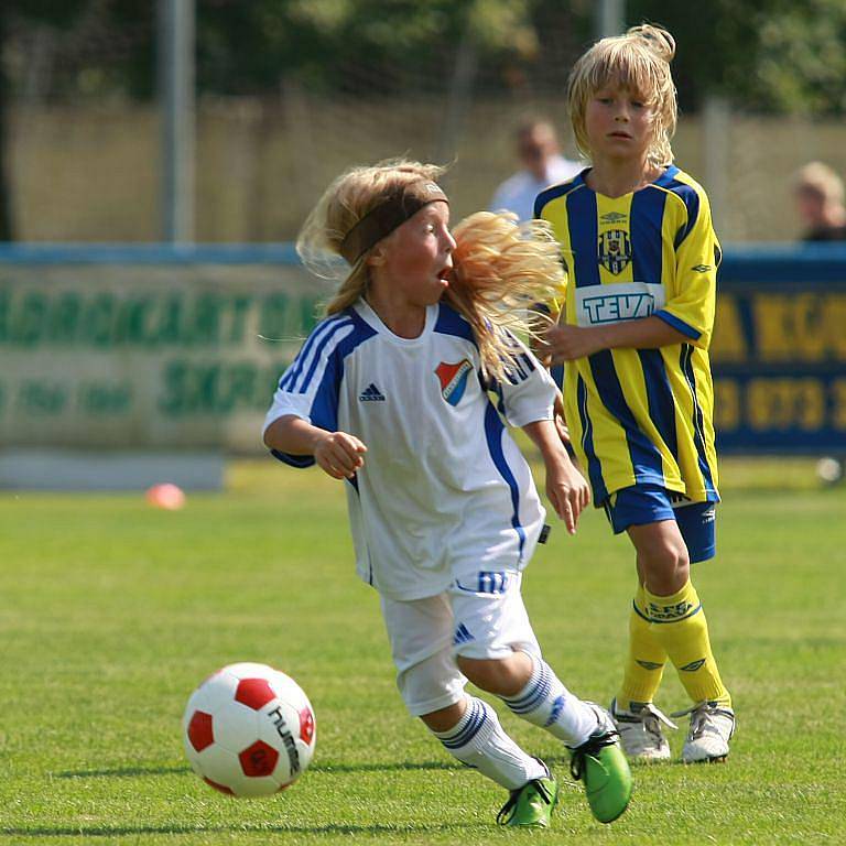 Fotbalový turnaj přípravek (ročník 2001) v Kravařích, konaný v rámci tradičního odpustu.