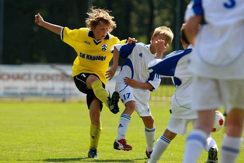 Fotbalový turnaj přípravek (ročník 2001) v Kravařích, konaný v rámci tradičního odpustu.
