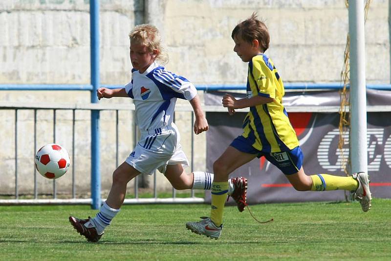 Fotbalový turnaj přípravek (ročník 2001) v Kravařích, konaný v rámci tradičního odpustu.