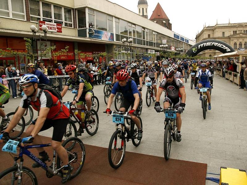 Devátý ročník Silesia merida bike marathon. Květen 2009. Ilustrační foto.