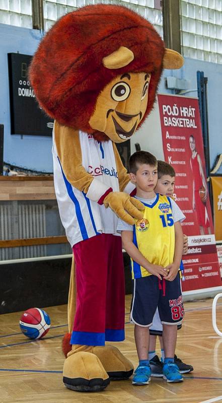 Velká basketbalová roadshow se konala v tělocvičně Základní školy Otické v Opavě. 