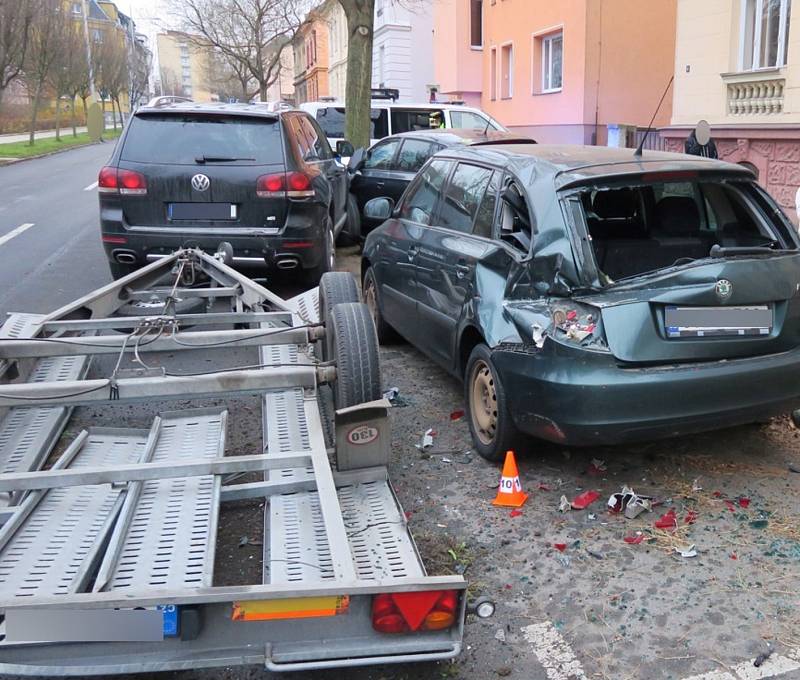 Nehoda na křižovatce ulic Na Rybníčku a Englišova.