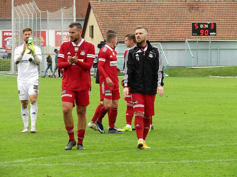 Dolní Benešov dal venku tři góly, přesto nebodoval. Foto: Petr Krömer