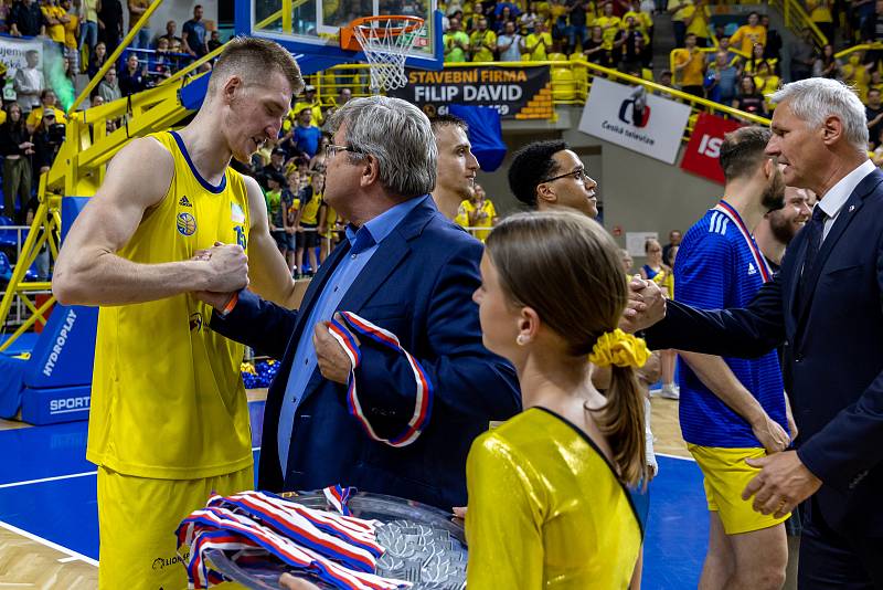 BK Opava - ERA Basketball Nymburk 65:87