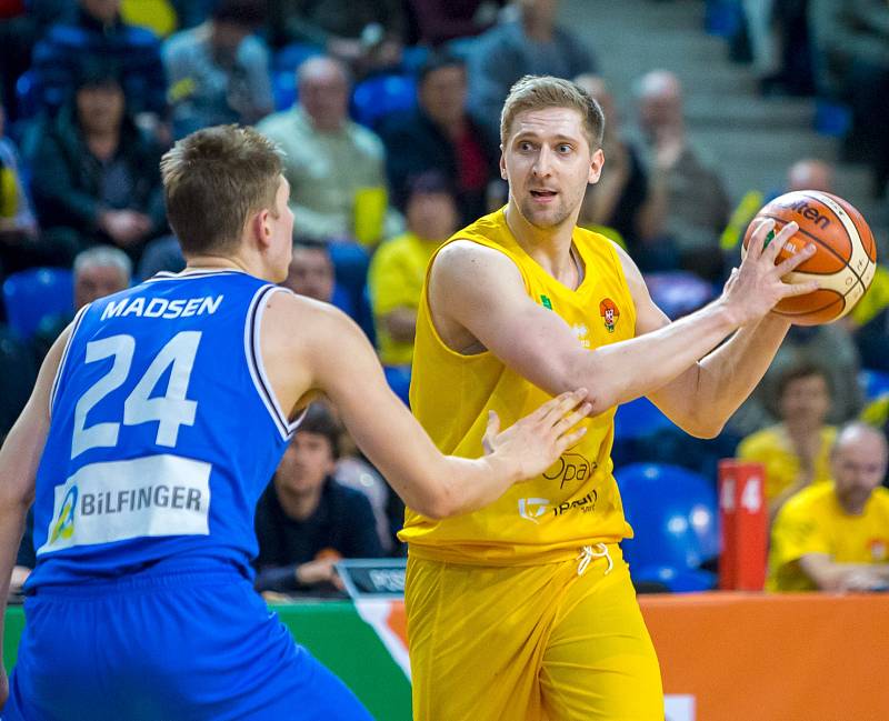 BK Opava – USK Praha 72:57 (24:11, 42:26, 59:44)