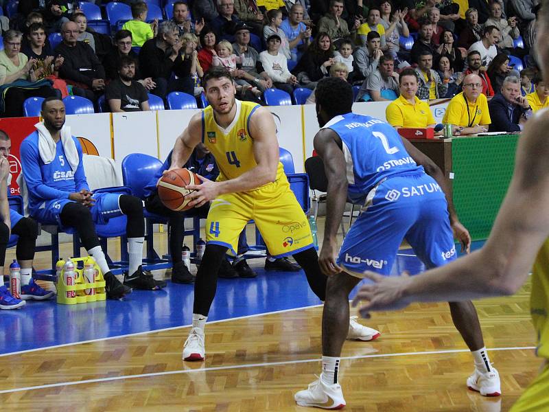 BK Opava – NH Ostrava 84:76 (17:20, 41:41, 68:57)