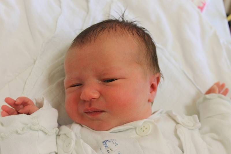 Ema Feilhauerová se narodila 14. června 2016, vážila 3,49 kilogramů a měřila 53 centimetrů. Rodiče Vendula a Lukáš z Opavy jí přejí, ať je v životě zdravá, šťastná a spokojená. Na sestřičku už doma čeká bráška Max.