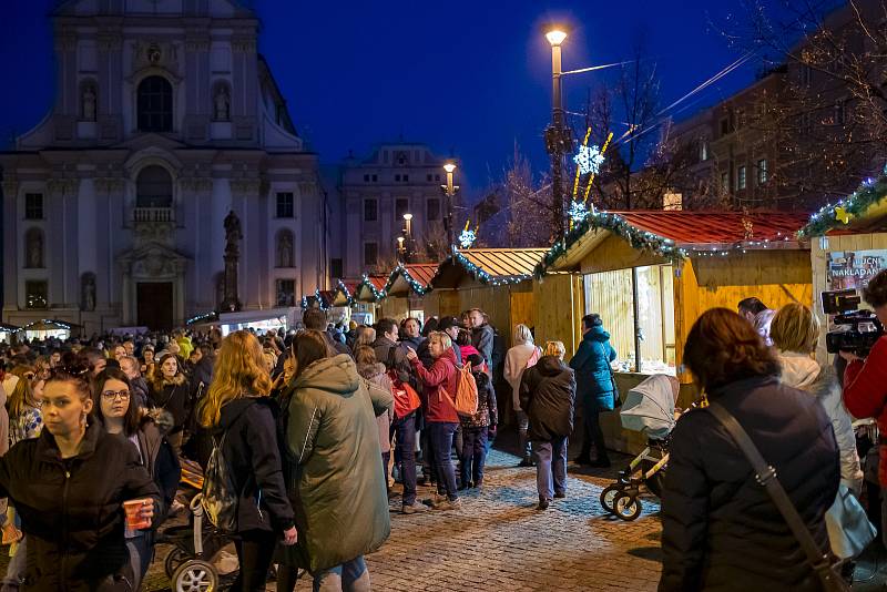 Rozsvícení vánočního stromu na Dolním náměstí v Opavě, pondělí 25. listopadu 2019.