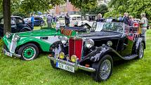 Celkem sto dvacítka účastníků se zapojila do akce s názvem Oldtimer Parade, která se během soboty uskutečnila v Kravařích.