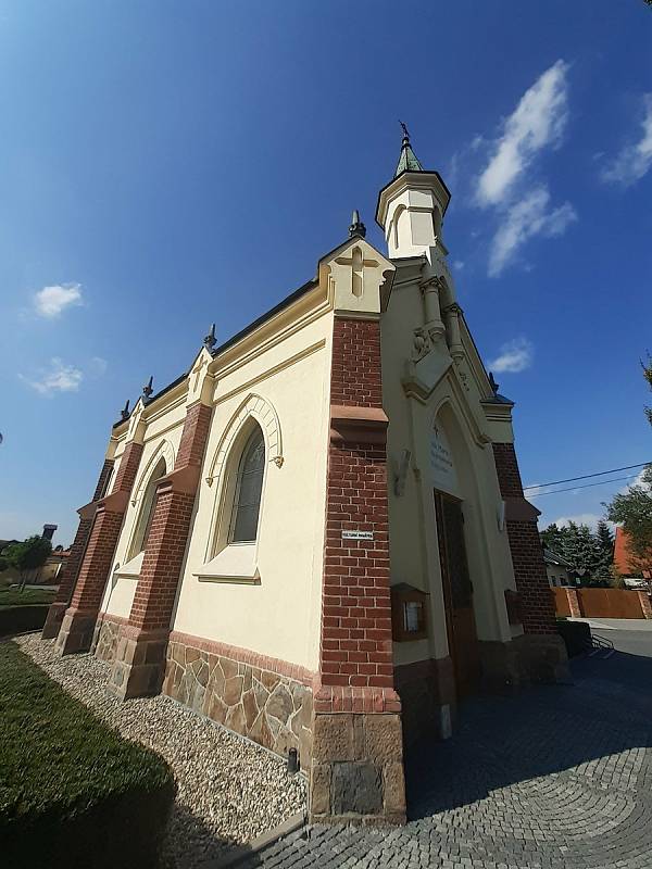 Kaple Panny Marie v Malých Hošticích.