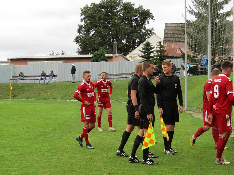 Dolní Benešov dal venku tři góly, přesto nebodoval. Foto: Petr Krömer