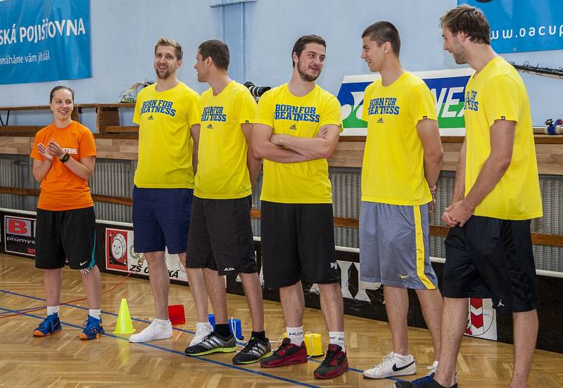 Velká basketbalová roadshow se konala v tělocvičně Základní školy Otické v Opavě. 