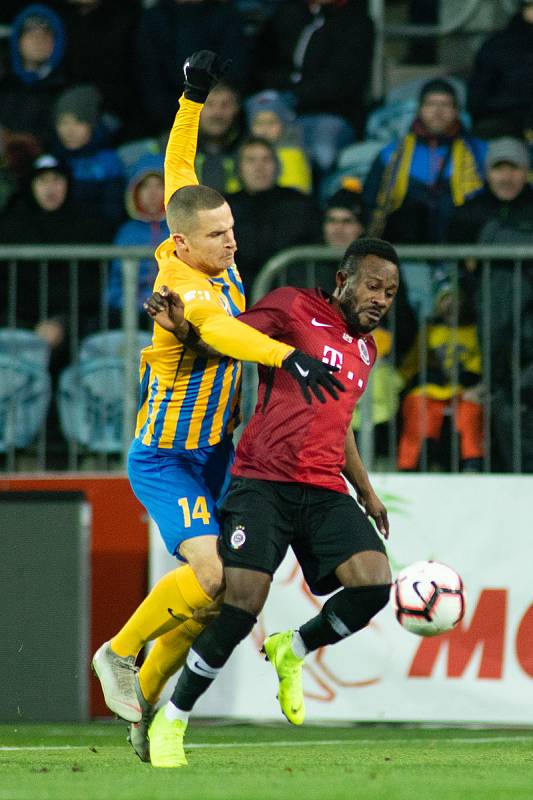 Opava - Zápas osmifinále MOL Cupu mezi SFC Opava a AC Sparta Praha 28. listopadu 2018 na Městském stadionu v Opavě. Jan Schaffartzik (SFC Opava).