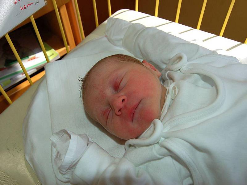 Kristýna Altová se narodila 13. října, vážila 2,84 kg a měřila 48 cm. „Je to naše první miminko, přejeme mu hlavně štěstí a lásku,“ řekli maminka Petra a tatínek Vašek Altovi z Opavy.