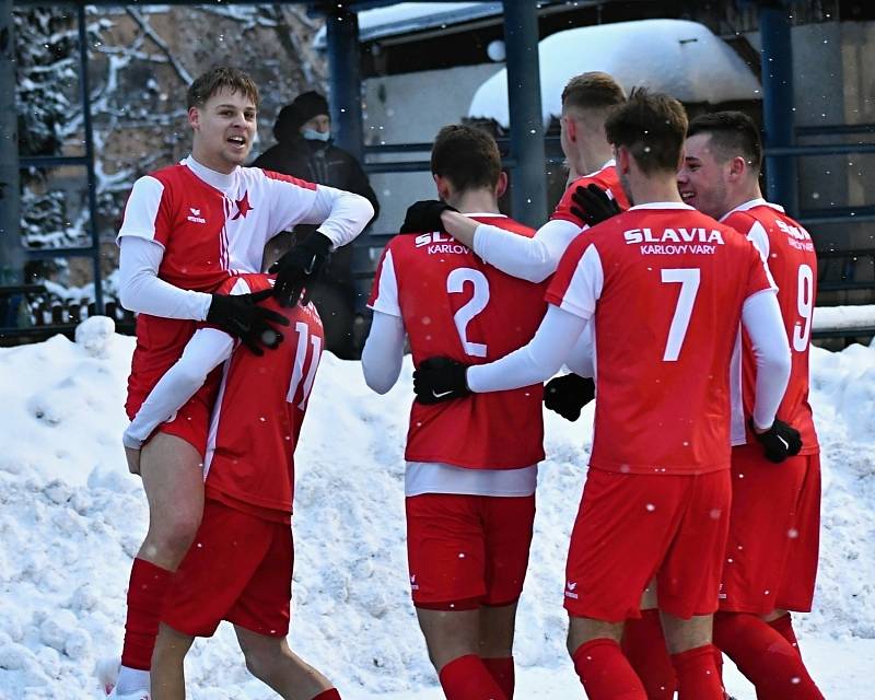 Fotbalisté karlovarské Slavie si drze vyšlápli na omlazený tým ligové Opavy, který porazili v poměru 3:0.