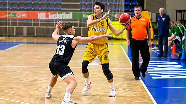 Semifinále play-off II. ligy basketbalistů BK Opava B - Sokol Karviná 91:74.