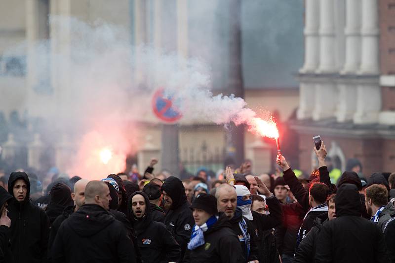 Fanoušci Baníku Ostrava a Slezského FC Opava při derby. Ilustrační foto.