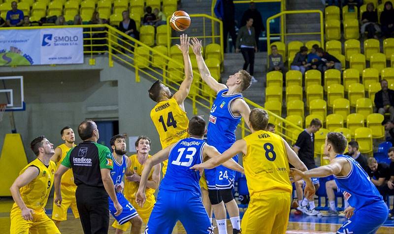 BK Opava – USK Praha 72:71